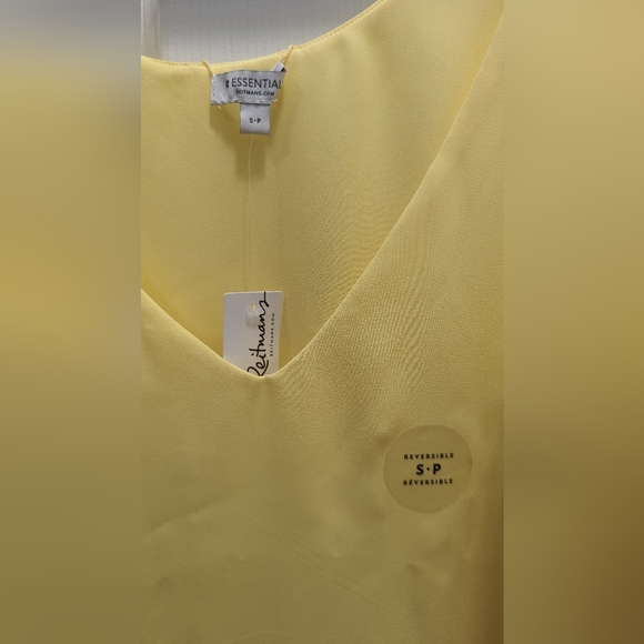 NWT Reitman V-neck Sleeveless Blouse - Picture 2 of 3